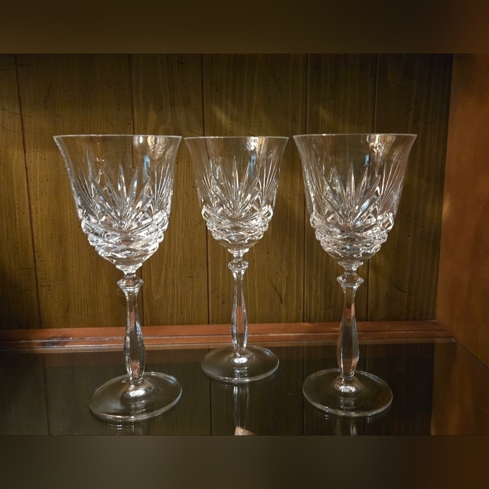 Noritake | Hampton Hall | Crystal Water Goblet Glasses | Set of 3 - Picture 3 of 9